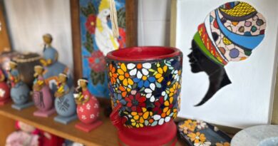 Curso ensina técnicas de mosaico com azulejos e pastilhas