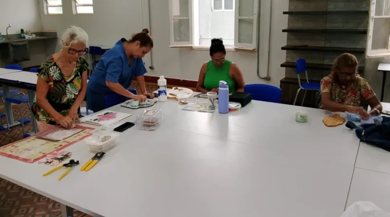 Curso de mosaico termina com finalização de peças na Casa da Cultura